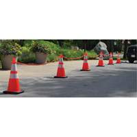 Traffic Cone & Chain Kit, 28", Orange, 4" & 6" Reflective Collar(s) Distribution Jean Lapalme
