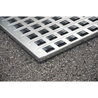 Ultra-Spill Pallet en acier, 4 barils, Capacit&eacute; de d&eacute;versement 68 gal. US, 49,1" x 47,1" x 10,9" Distribution Jean Lapalme