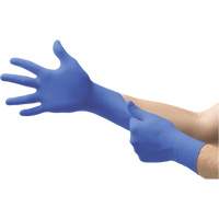Gants jetables N21 MICROFLEX, 6,5/7/Petit, Nitrile, 4,7 mils/5,5-mil, Sans poudre, Cobalt, Classe 2 Distribution Jean Lapalme