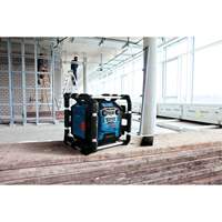 Jobsite Radio with Bluetooth&reg; 5.0 & Power Station, Lithium-Ion, 18 V Distribution Jean Lapalme