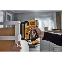 ATOMIC COMPACT SERIES Brushless Cordless 23 Ga. Pin Nailer Kit, 20 V, Lithium-Ion Distribution Jean Lapalme