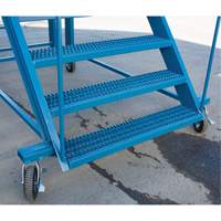 &eacute;chelle &agrave; neige, Acier, 10 Marches, 99" ha, 85-1/2" p, 48" Marche, Stri&eacute; Distribution Jean Lapalme