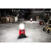 Lampe de chantier M18 Radius et chargeur avec One-Key, DEL, 4800/9000/2500 lumens, Boîtier en Plastique Distribution Jean Lapalme